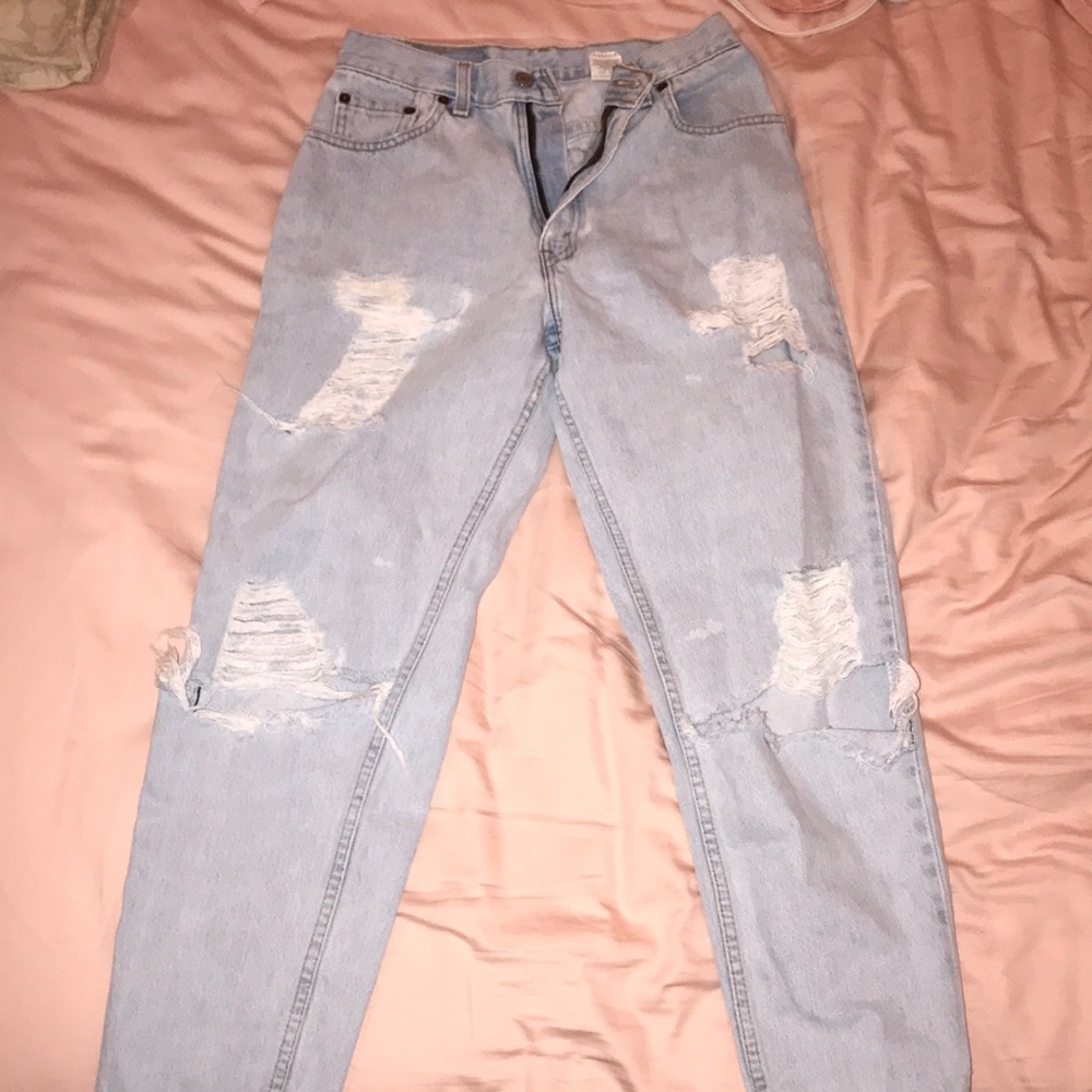 Distressed Levi 550 26 inch waist